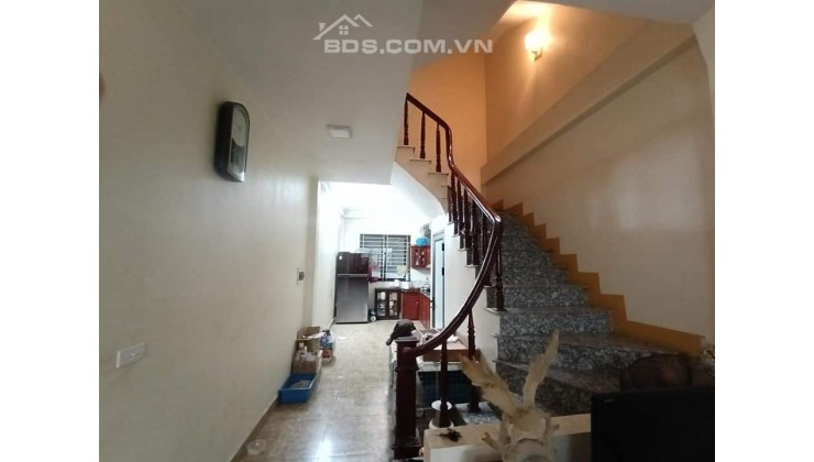 Bán nhà Tam Trinh 50 m2, 5 tỷ 800, ngõ rộng gần phố, ô tô qua nhà. LH: 0947865456